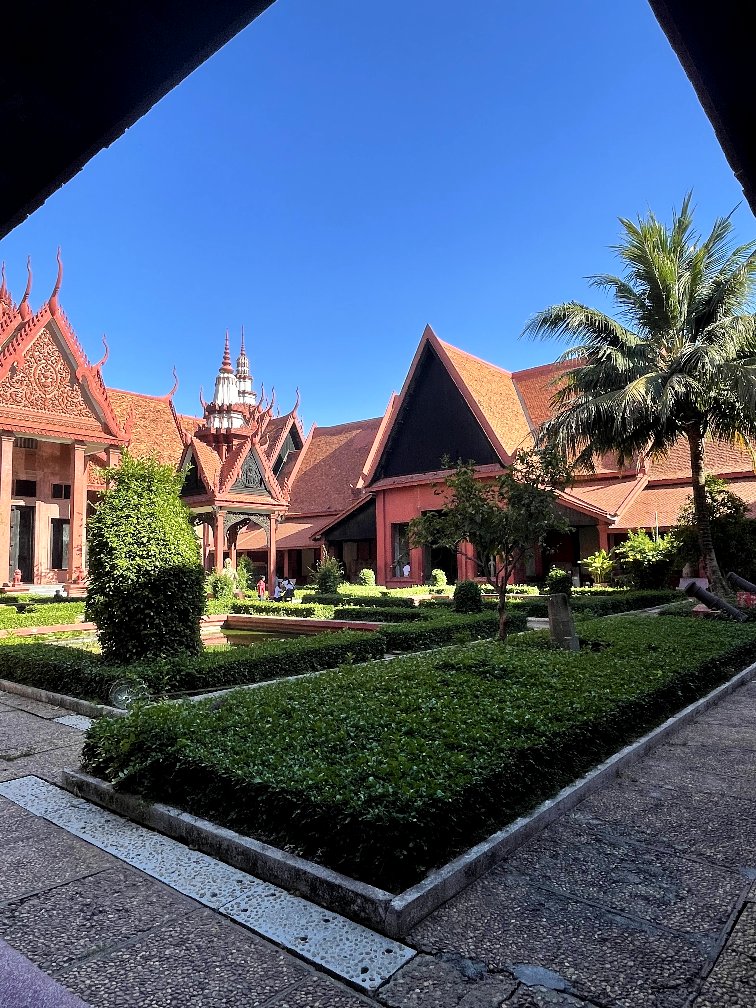 il museo nazionale di phnom penh e lo splendido giardino