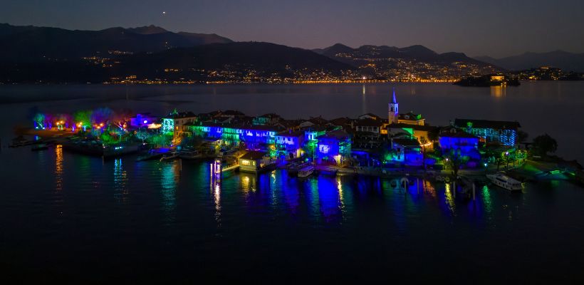 isola pescatori illuminata natale