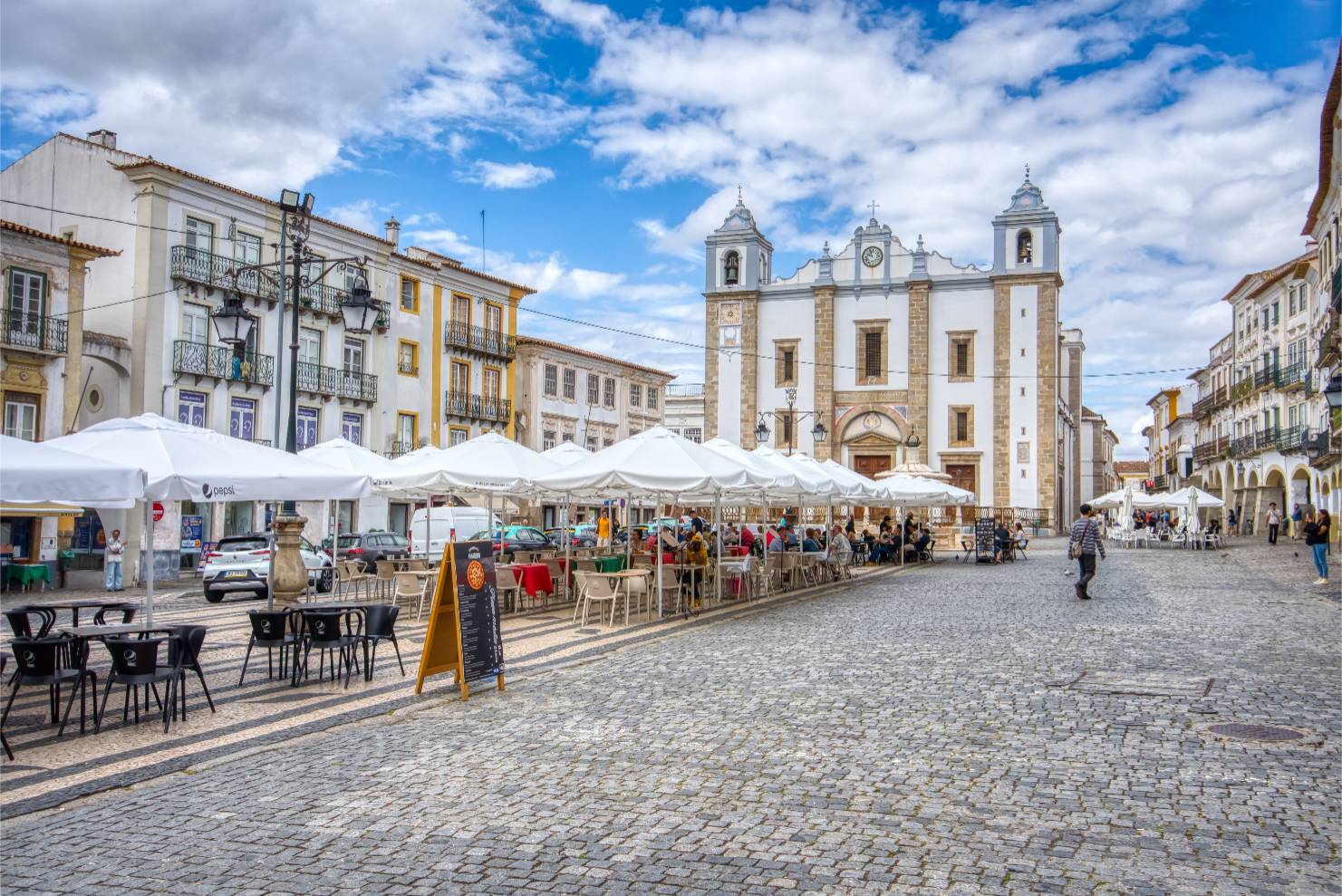 evora piazza