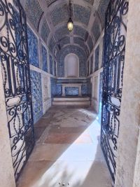 Una cappella laterale ricoperta di azulejos