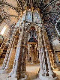 L'interno della chiesa principale del convento