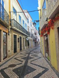 Una stradina del centro storico di Santarem